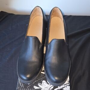 Abeo Women's Classic Black Loafers